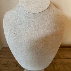 Neck form for jewelry display